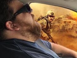 Kocaknya Netizen Edit Foto Pria Ini Pakai Photoshop