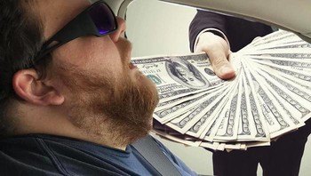 Ditawarin segepok dolar. Foto: doc. Bored Panda