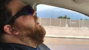 Adalah Sharea Overman, dia meminta untuk mengedit di jendela sehingga dirinya bisa menunjukkan kepada sang suami apa yang dia lewatkan saat tidur. Foto: doc. Bored Panda