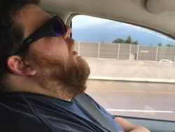 Kocaknya Netizen Edit Foto Pria Ini Pakai Photoshop