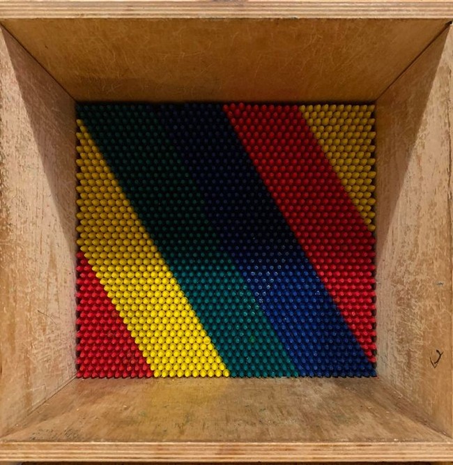 Susunan krayon di sebuah restoran yang memanjakan mata para perfeksionis. Sangat rapi dan tertata dengan baik. Foto: dok. Reddit via Bored Panda