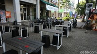Mulai hari ini Pemerintah Kota Bekasi membatasi operasional usaha publik untuk mencegah penyebaran COVID-19.