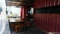 Kebijakan ini dibuat seiring dengan melonjaknya penularan Corona, baik di tingkat daerah maupun nasional.