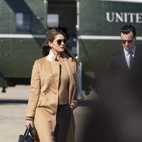 Hope Hicks beraktivitas bersama Donald Trump sejak Selasa (29/9/2020) dan Rabu (30/9/2020). Foto: AP Photo/Alex Brandon