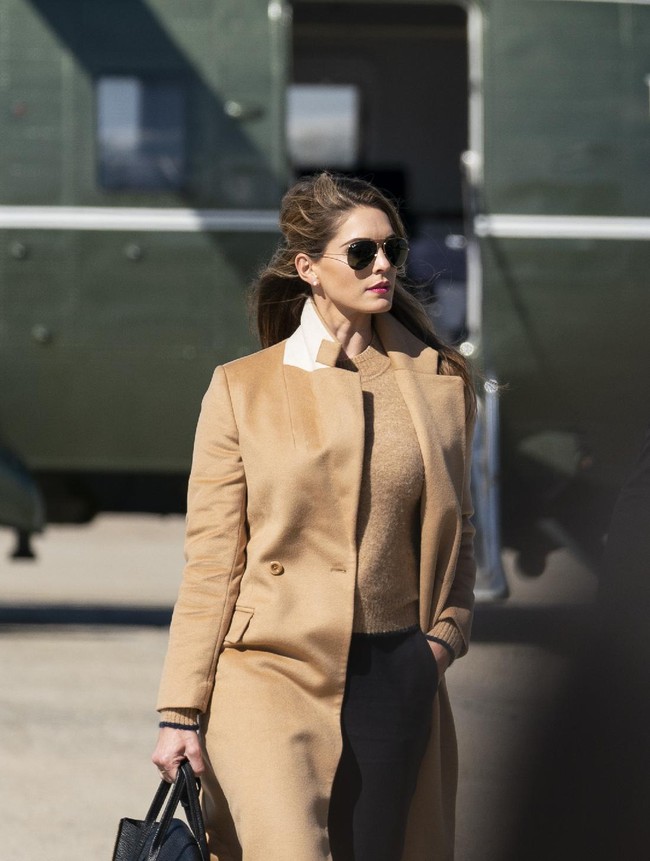 Hope Hicks beraktivitas bersama Donald Trump sejak Selasa (29/9/2020) dan Rabu (30/9/2020). Foto: AP Photo/Alex Brandon