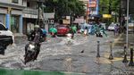 Hujan Deras Bikin Kawasan Haji Nawi Tergenang