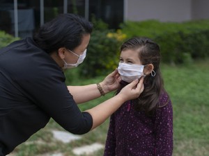IDI Anjurkan Pelonggaran Melepas Masker di Luar Ruang Dicabut