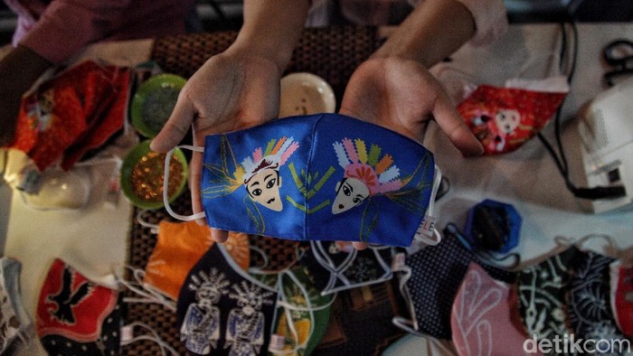 UMKM khususnya industri kreatif terus melakukan inovasi di tengah hantaman Pandemi Corona yang merebak. Kini mereka terus berkembang dan cerdas melihat peluang.