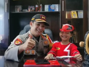 Bocah Korban Penyiksaan Ayah Dijadikan Anak Angkat Kapolres Pelalawan