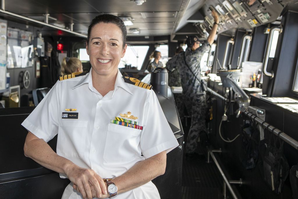 Kapten Philipa Hay merupakan tentara wanita Australia pertama yang memimpin latihan militer Angkatan Laut Australia bersama 10 negara, termasuk Indonesia.