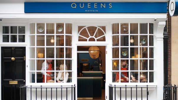 Kopi V60 di Kafe Queens of Mayfair London