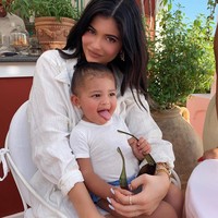 6. Stormi WebsterKylie Jenner adalah salah wanita kaya termuda. Tak heran jika pebisnis kosmetik itu akan mewariskan banyak harta pada anak pertamanya, Stormi Webster. Terlebih ayah Stormi adalah seorang rapper terkenal. Anak tiga tahun ini diprediksi memiliki $726 juta (Rp 10 triliunan) di genggaman. Foto: Instagram @kyliejenner