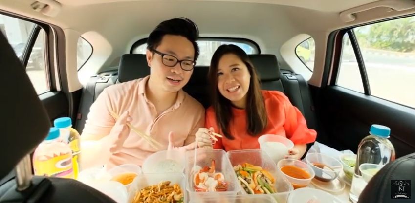 5 Tips Nyaman Makan di Mobil yang Lagi Ngetren