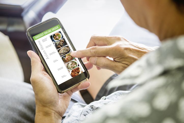 5 Tips Nyaman Makan di Mobil yang Lagi Ngetren