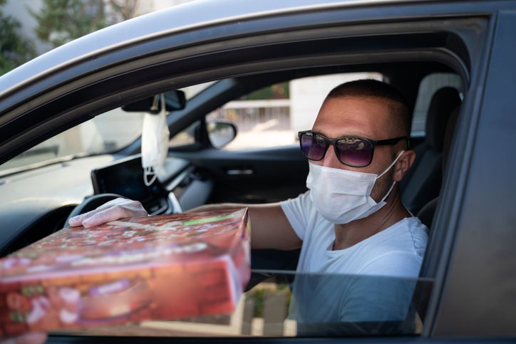 5 Tips Nyaman Makan di Mobil yang Lagi Ngetren