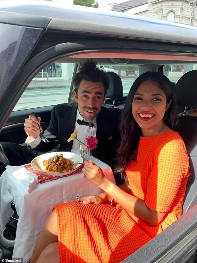 5 Tips Nyaman Makan di Mobil yang Lagi Ngetren