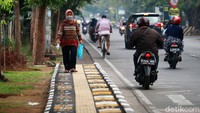 Jalur pedestarian itu digambar dan enak dipandang.