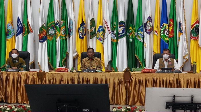 Menko Polhukam Mahfud Md saat rapat soal Pilkada 2020 (Foto: Farih/detikcom)