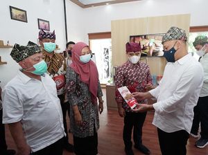 Menteri Teten Masduki Apresiasi Cara Banyuwangi Kembangkan Batik