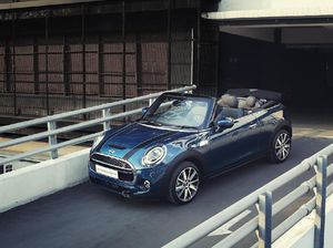 MINI Cabrio Sidewalk Edition Tampil Kece
