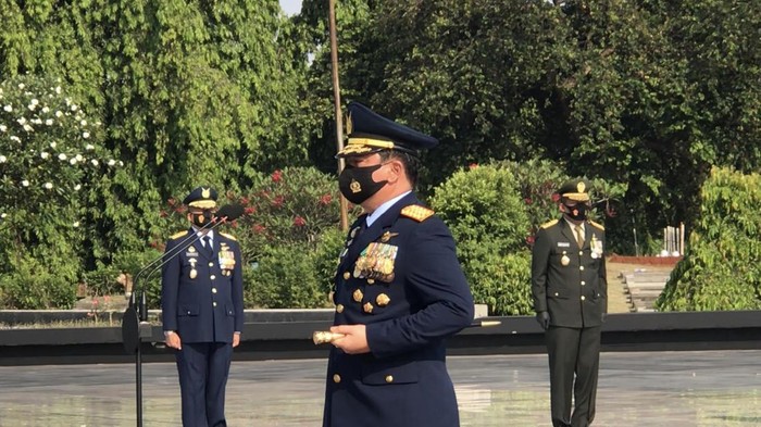 Panglima TNI ziarah nasional dan tabur bunga di TMP Kalibata (Foto: Tiara/detikcom)