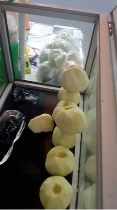 Penjual Manisan Jambu Ganteng di Bandung