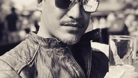  Sempat membintangi film Brownies, kini Philip Jusuf lebih dikenal sebagai interior designer yang membintangi sejumlah acara interior di televisi.. Foto: Instagram @phillipjusuf