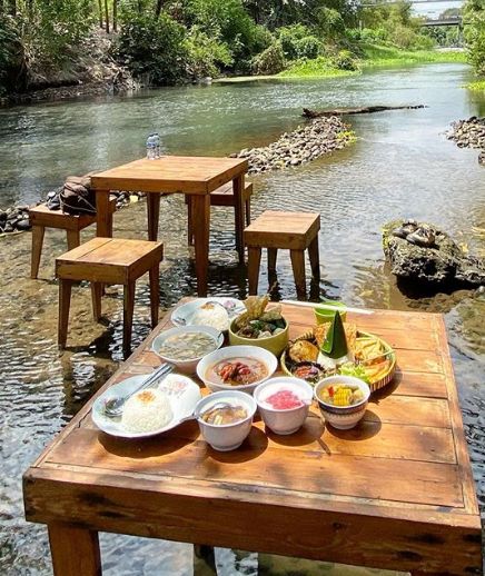 Di Yogyakarta Bisa Seru Makan di Pinggiran Sungai