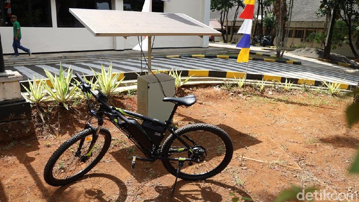 Sepeda Listrik Tenaga Surya dari Unpad