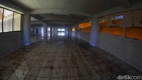 Gedung tempat evakuasi sementara itu diklaim bisa menampung hingga 6 ribu orang. Lokasi gedung ini berada sekitar 1 kilometer dari bibir pantai barat maupun pantai timur Pangandaran.