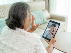 Pemerataan Akses Internet Bikin Dekat Anak Rantau dan Keluarga di Kampung
