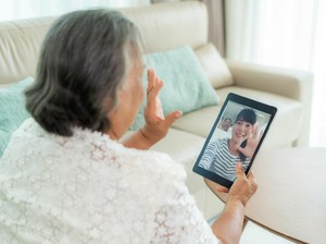 Pemerataan Akses Internet Bikin Dekat Anak Rantau dan Keluarga di Kampung