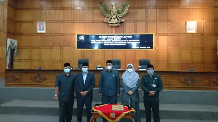Sokhidin resmi tak lagi jadi anggota dan Wakil Ketua DPRD Cilegon (Foto: M Iqbal/detikcom)