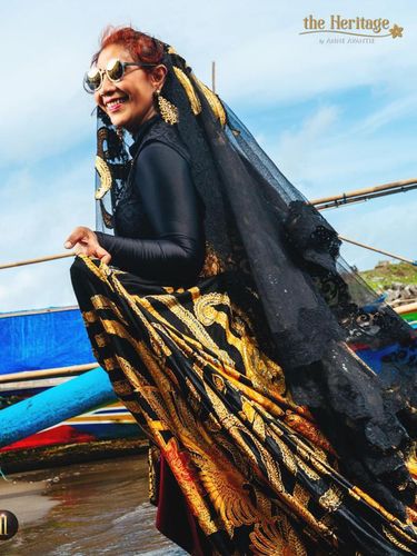 Susi Pudjiastuti Pakai Batik Anne Avantie