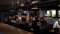 Bar ini melayani sekitar 3.000 penduduk di Svalbard dan juga sekitar 70 ribu turis yang datang ke kota tersebut setiap tahunnya. Pemilik Svalbar, John-Einar Lockhart menjual bar ini karena ingin melakukan sesuatu hal yang lain. (dok. Svalbar)