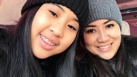 Hal itu pun yang membuat Tante Ernie jarang sekali mengunggah fotonya bersama sang putri. Dok. Instagram/himynameisernie