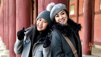 Mereka hanya tampak bersama kala berlibur sekeluarga. Dok. Instagram/himynameisernie