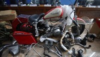 Foto: Agung Pambudhy/detikcom:  Tengok lagi Harley Davidson & Brompton selundupan yang membelit Ari Askhara mantan Dirut Garuda.