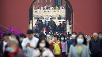 Libur Hari Nasional China, dimanfaatkan warga di Negeri Tirai Bambu untuk berwisata. Sejumlah objek wisata di kawasan Beijing pun ramai dikunjungi warga. AP Photo/Mark Schiefelbein  