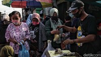 Badan Pusat Statistik (BPS) mengungkapkan, penerapan protokol kesehatan di pasar tradisional masih sangat rendah. Pradita Utama/detikcom  