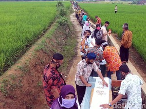 Warga Parungseah Sukabumi Pecahkan Rekor Membatik Massal Terpanjang