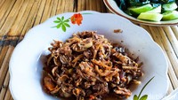 Aneka tumisan juga ditawarkan di Warung Cere Bu Tini. Jangan lupa pesan tumisan jantung pisang yang rasanya sedap ini ya! Foto: dok. detikFood / Yenny Mustika Sari