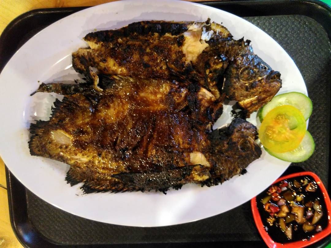 Asyik! Di 5 Warung Makan Ini Bisa Mancing Ikan dan Makan Enak
