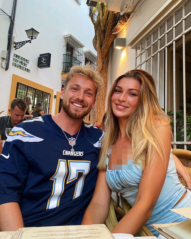 Inilah momen kemesraan Zara dan bintang reality show Made In Chelsea itu satu tahun lalu saat keduanya masih bersama.  Foto: Instagram