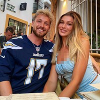 Inilah momen kemesraan Zara dan bintang reality show Made In Chelsea itu satu tahun lalu saat keduanya masih bersama.  Foto: Instagram