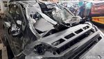 Penampakan Dua Mobil yang Ringsek Usai Adu Banteng di Sleman