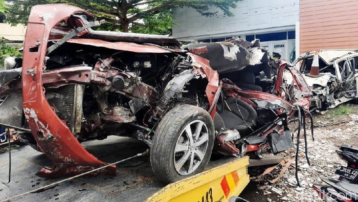 Kecelakaan maut terjadi di Jalan Magelang Km 8, Sendangadi, Mlati, Sleman, Sabtu (3/10/2020). Empat orang dilaporkan meninggal dunia dalam kecelakaan adu banteng antara mobil dengan mobil tersebut.