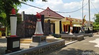 Kompleks Api Abadi Mrapen tutup sejak Maret karena pandemi virus Corona atau COVID-19.