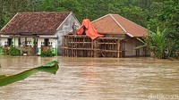 Titik terdampak paling besar ada di Kampung Cibolang Desa Pusakasari Kecamatan Leles. Ketinggian air di kampung tersebut mencapai 2 meter. Sementara untuk untuk lokasi lainnya ketinggian air rata-rata 80 centimeter atau setinggi pinggang orang dewasa.