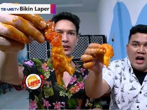 Bikin Laper! Puasnya Makan Aneka Seafood Saus Padang di Atas Meja